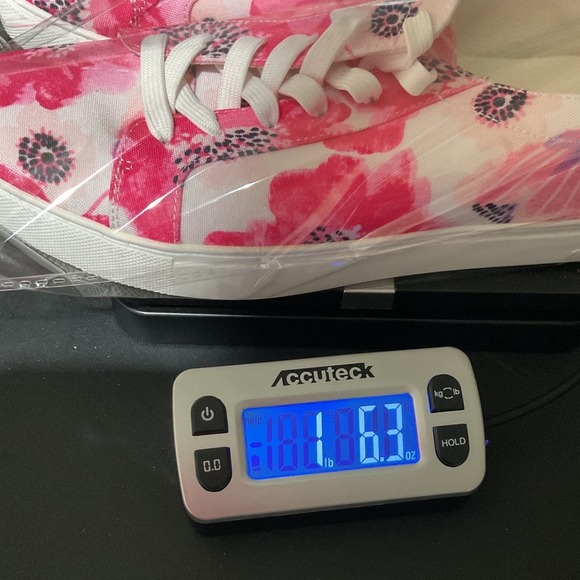 Kenneth Cole NY Kam Sz 9.5 canvas sneaker pink hot pink black white floral print - Picture 9 of 9